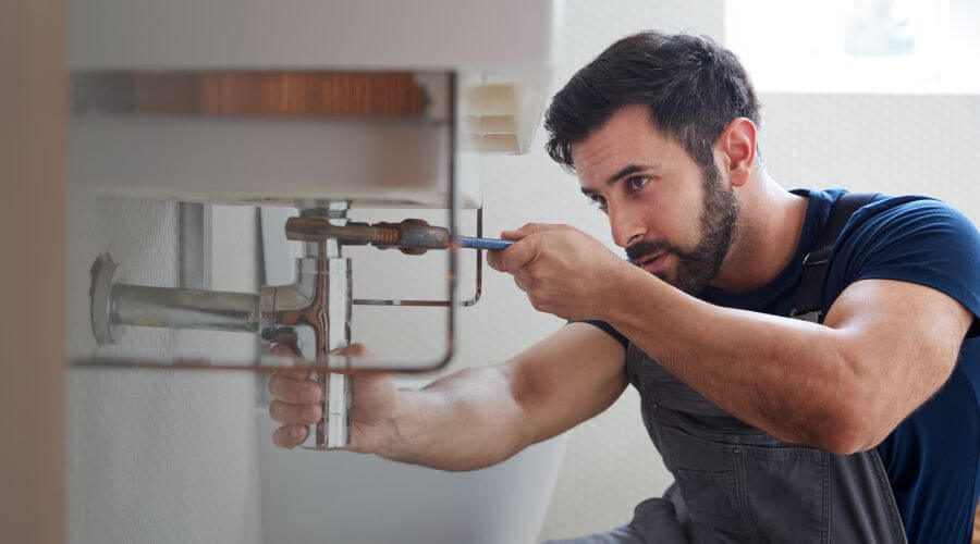 Water heater leaking fix in Wamsutter, WY